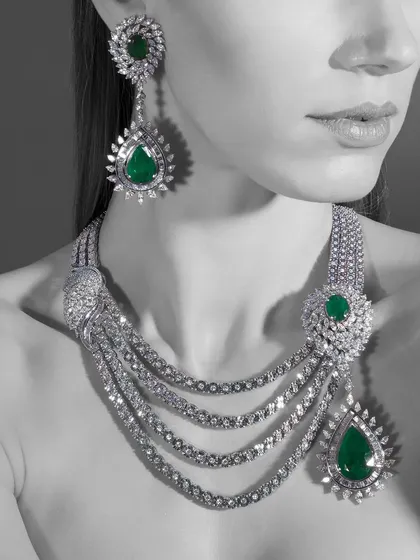 This shot for Yoube Jewellery is all about showcasing the grandeur of this multi-layered emerald and diamond necklace. The selective color on the deep green emeralds draws the eye and emphasizes their beauty.