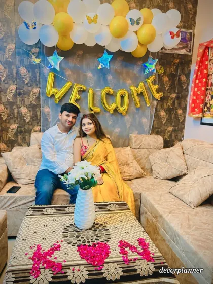 My friends enjoying their surprise welcome home decor. Seeing their happy faces is the best reward for my work.