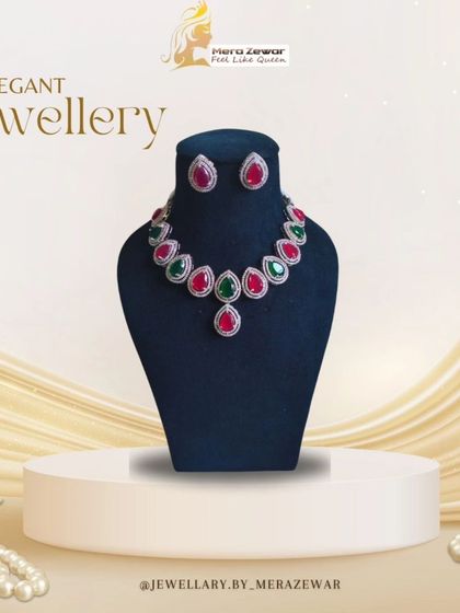 A classic festive combination of red and green stones in this elegant necklace set. This piece is perfect for traditional events and weddings.