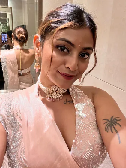 A selfie showing the details of my festive look. The pearl and stone choker perfectly complements the intricate beadwork on the halter-neck blouse of my saree.