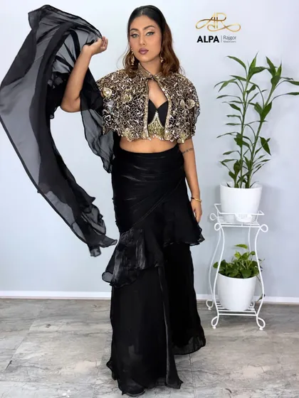 The full look, including the modern black and gold outfit, provides students with a complete styling perspective.