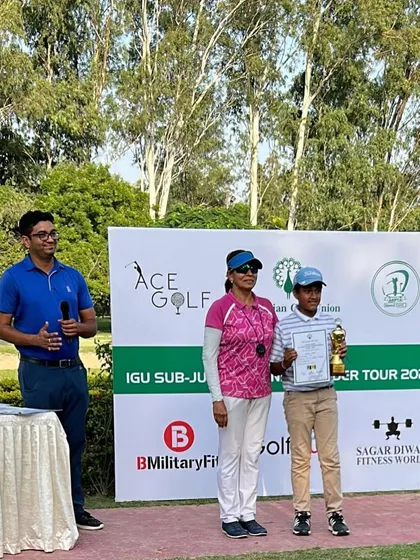 Siddhant Sharma receiving his runner-up trophy at the IGU Feeder in Meerut after shooting two solid rounds of one-over-par.