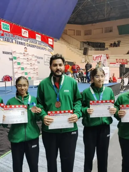The Delhi team, including our player Ayushi Singhal, with their bronze medals from the U-15 Girls Team event at the National Championship.