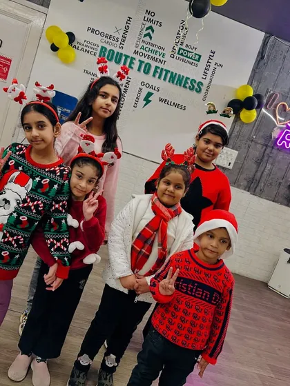 Christmas at Route to Fitnness is all about festive fun and happy vibes. Here’s a group of our students in their Christmas sweaters and Santa hats, posing after a fun-filled session. We make sure every holiday is memorable.
