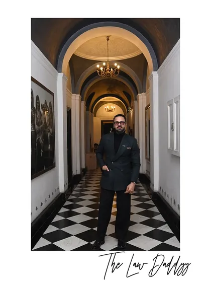 My outfit for an art exhibition after a day at the High Court. My personal style reflects a blend of classic professionalism and modern taste.