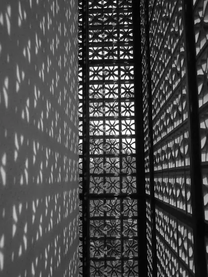 A traditional jaali screen creates intricate patterns as sunlight passes through it. I use these elements to blur the boundaries between indoors and outdoors, allowing natural light and air to flow effortlessly through a space while adding a layer of artistic detail.