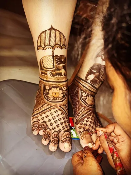 A student's beautiful bridal foot mehandi design, featuring a traditional elephant motif. We cover both hand and foot designs in my course.