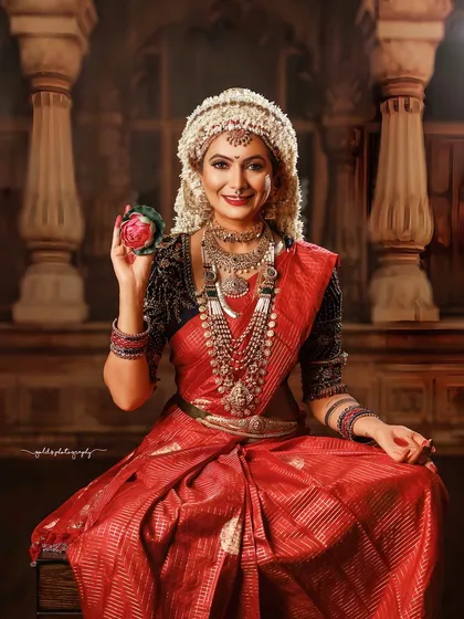 I have a special focus on preserving unique traditions, like this Mangalorean "Sharadha Jalli" or Sonphool hairstyle. Capturing the artistry of the jasmine flower arrangement and the bride's serene expression is a testament to my attention to cultural detail.