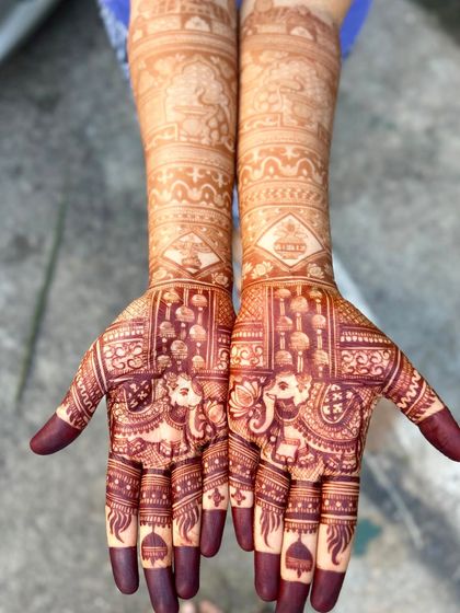 The fresh stain of an Extravaganza package design. Even before it darkens, the intricate details of the elephants and peacocks are stunningly clear.