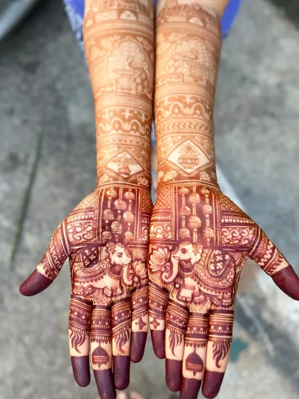 The fresh stain of an Extravaganza package design. Even before it darkens, the intricate details of the elephants and peacocks are stunningly clear.