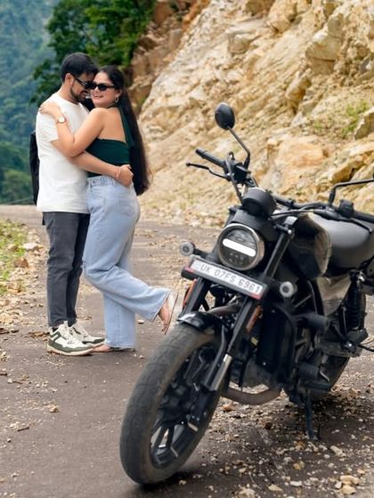 A sweet embrace on the side of a mountain road. This candid moment shows the love and connection between the couple amidst the rugged beauty of nature.