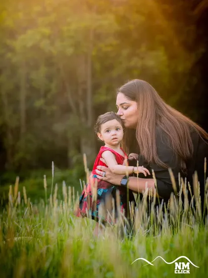 There's nothing more precious than a mother's love. During this outdoor golden hour session, we focused on capturing the quiet, tender moments, like this gentle kiss, that truly define the parent-child bond.