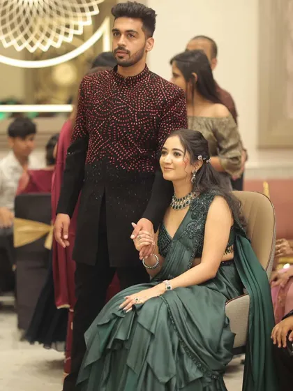 A candid moment from Bhumika's cocktail party. She looks effortlessly chic in her emerald green saree, with makeup that's perfect for the evening lights.