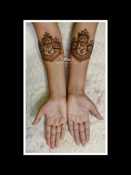 The completed back-of-arm design, showing how the simple startup bands are built upon to create a full and elegant look.