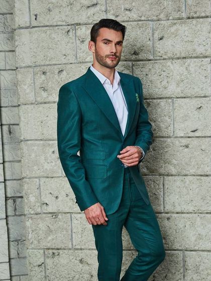 The enchanting allure of a European summer, captured in this vibrant green linen suit. The tailoring is precise, ensuring you look your best on any continent.