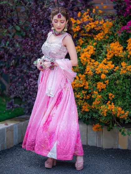 A full-length shot of the pink Haldi look, perfect for brides who want a non-traditional color for this ceremony.