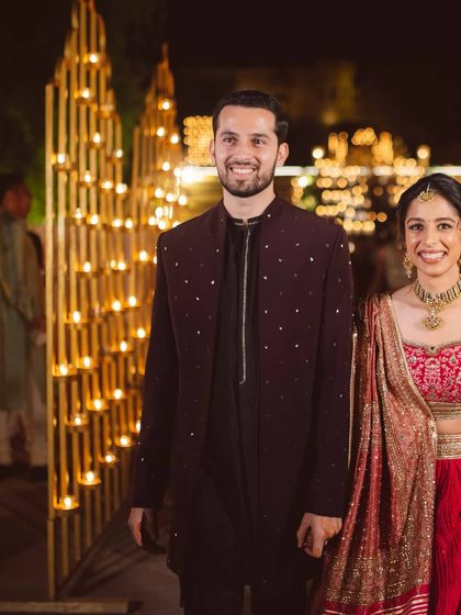 A quiet, elegant entry surrounded by the warm glow of diyas. This couple's entrance was understated yet incredibly romantic, proving that a powerful moment doesn't always have to be loud.