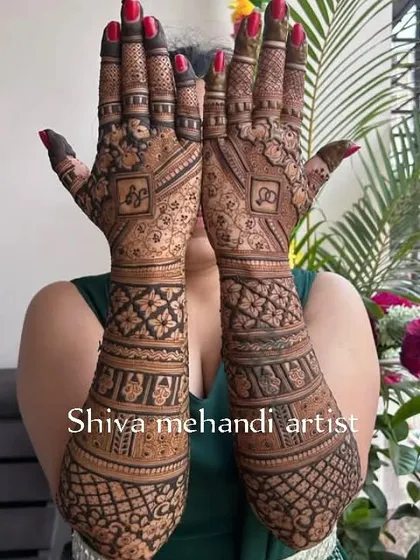 An elegant design with the couple's initials 'S' and 'C' incorporated into a beautiful floral and geometric pattern on the back of the hands.