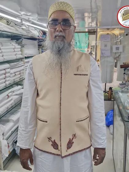 For this Koti, we used the intricate embroidery from the ends of the shawl as a feature at the bottom. This design choice, requested by my UK-based client, gives the waistcoat a unique and modern feel.
