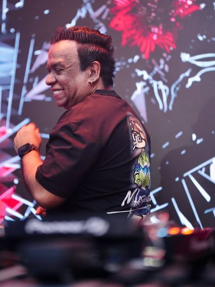 Ivan Nilkon - Live DJ Services Behind The Decks photo 8