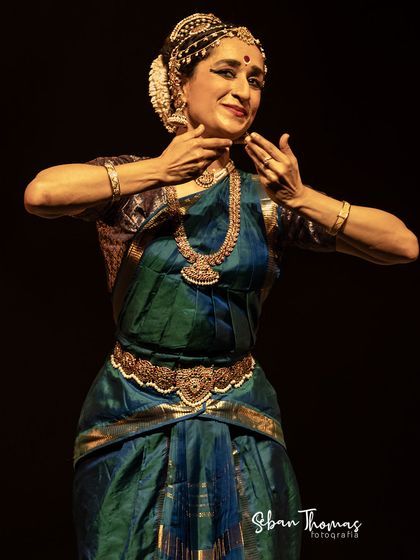 A gentle, expressive moment from a romantic piece. The artistry lies not just in the big movements, but in these subtle, heartfelt gestures.