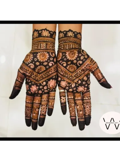 A full and intricate design for a member of the groom's party.