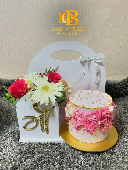 Another angle of this popular Mother's Day combo, highlighting the golden "Maa" lettering.