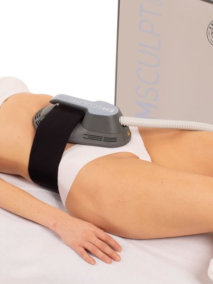 Here you can see the Emsculpt NEO applicator positioned on the abdomen. This non-invasive technology stimulates thousands of powerful muscle contractions, building a stronger core and reducing fat more effectively than exercise alone.
