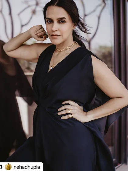 I had the pleasure of styling the talented Neha Dhupia for an event in Delhi. We opted for a chic and effortless textured ponytail that complemented her modern, elegant outfit. This look is perfect for a professional yet stylish appearance.