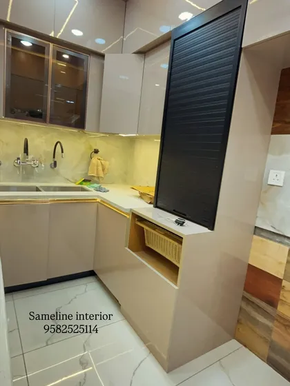 We installed a rolling shutter unit to neatly store small appliances like a mixer or toaster, keeping the countertop clutter free.