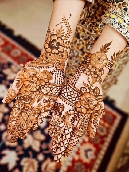A beautifully composed shot of this trending henna design.