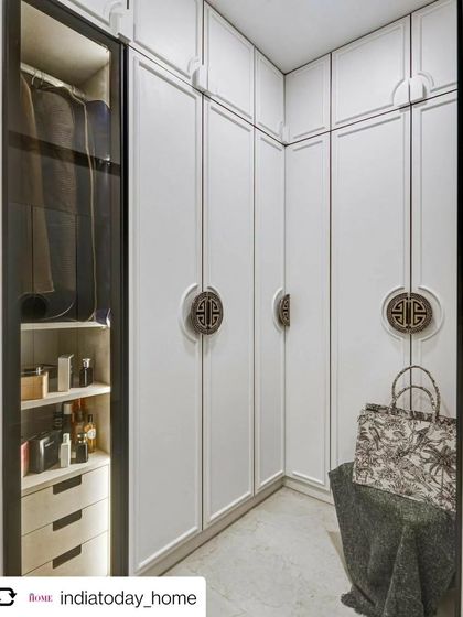 Cedar Abode: Minimalist Forms with Playful Details photo 9