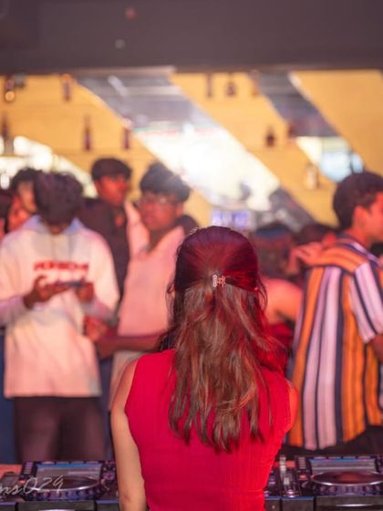 Rash - Bollywood & Commercial DJ High-Energy Club Nights photo 5