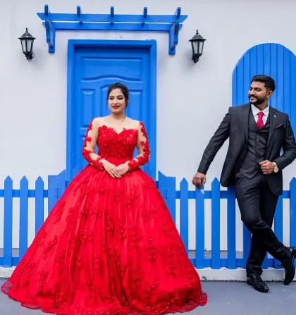 A classic fairytale moment. This vibrant red ball gown, with its full skirt and intricate floral details, is perfect for couples wanting a bold and romantic pre-wedding photoshoot.
