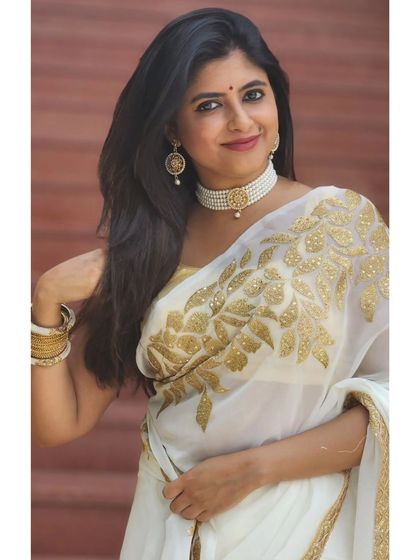 Aishwarya Rangarajan - Live Musical Performance Elegance in Ethnic Wear photo 6