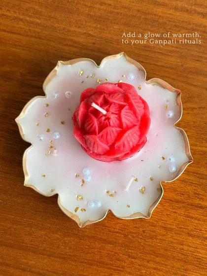 A single, beautifully crafted rose-shaped floating candle, designed to add a glow of warmth to your Ganpati rituals. Its delicate form and soft light create a moment of pure serenity.