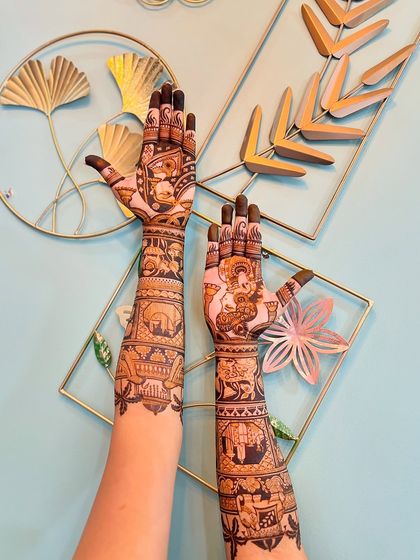 A full view of the personalized bridal mehendi, showing how modern elements like city skylines can be beautifully integrated with traditional figures like Radha-Krishna and palace architecture.
