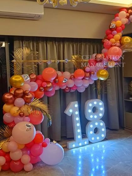 A closer look at the asymmetrical balloon garland, showing the mix of different sizes and metallic finishes that give it a dynamic and luxurious feel.