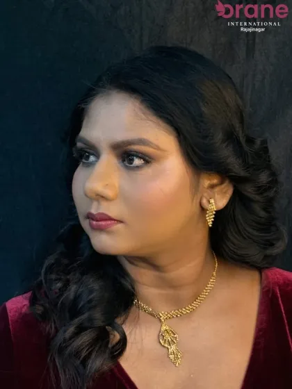 Glamour & Party Makeup photo 15