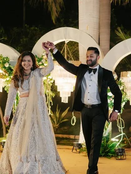 Capturing the magic of a couple's dance on their cocktail night. We help you create these beautiful, romantic moments under the stars.