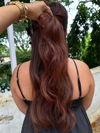 Birthday ready with this gorgeous, rich auburn color. It's a full-coverage color that is vibrant and glossy, perfect for celebrating a special occasion.