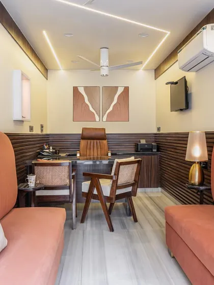 This is the final look of the Coral Vintage office. I used booth-style seating and layered lighting to create a sense of spaciousness and warmth, making every inch of this compact office functional and beautiful. Let your space speak for you.