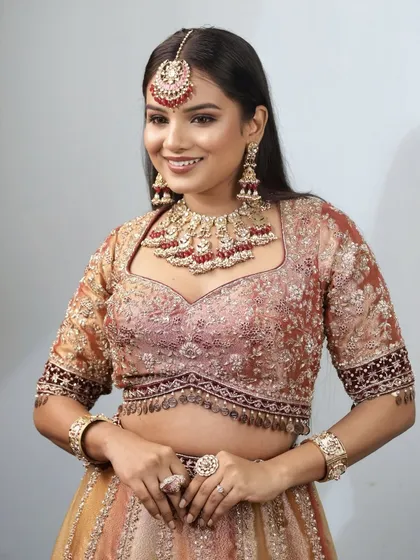 A full smile from the bride showcases how the 'Riwayat' makeup look comes to life. The dewy finish and soft eyes create a feeling of warmth and happiness.