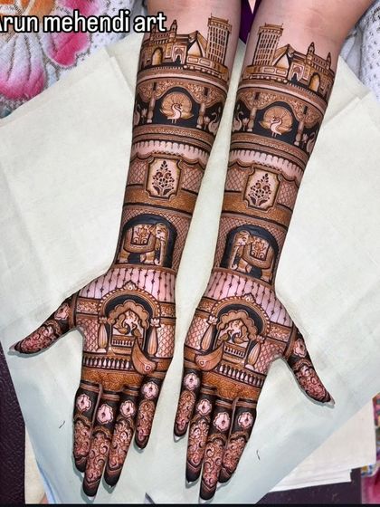 This design focuses on architectural beauty, with intricate jharokhas and palace windows, each framing a unique traditional scene.