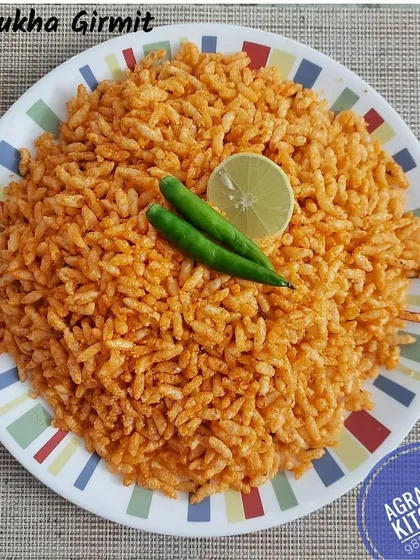 This is Sukha Girmit, a classic spicy puffed rice snack from North Karnataka. I prepare it with the traditional masala mix, perfect for an evening snack. It's served here with a slice of lime and green chillies, just the way it should be.