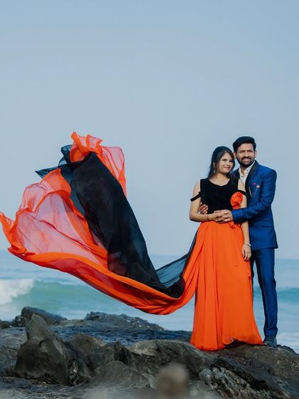 This two-toned orange and black trail gown is a unique and bold choice for a pre-wedding shoot. The "flying" trail creates a stunning visual effect.