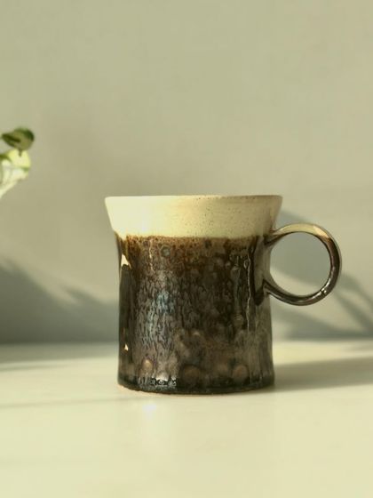 The simple, elegant form of our Shibui mug. The design is inspired by natural curves and a contemporary visual identity.