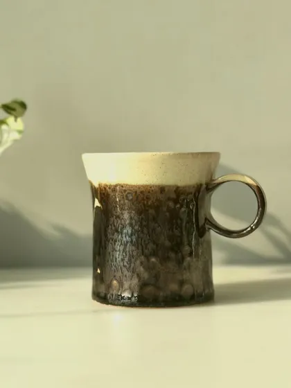 The simple, elegant form of our Shibui mug. The design is inspired by natural curves and a contemporary visual identity.
