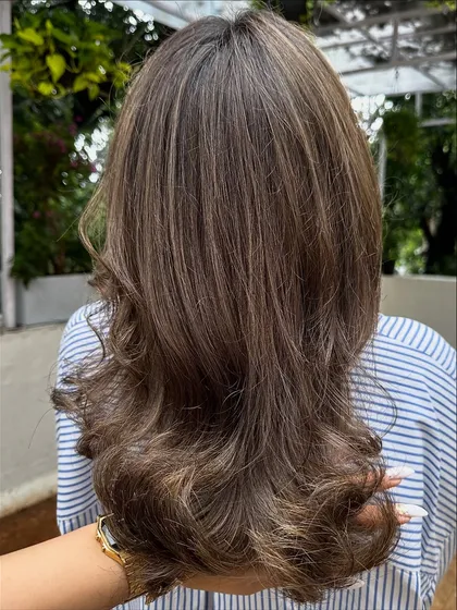When you need a color refresh, I've got you. I took her faded highlights and toned them to this beautiful, cool-toned brunette, blending everything for a sophisticated and polished finish.