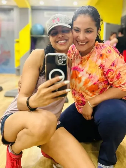 A happy moment with a client who is crushing her goals. The bond I build with my clients is special, and celebrating their progress together is a huge part of the journey. Her success is my success.